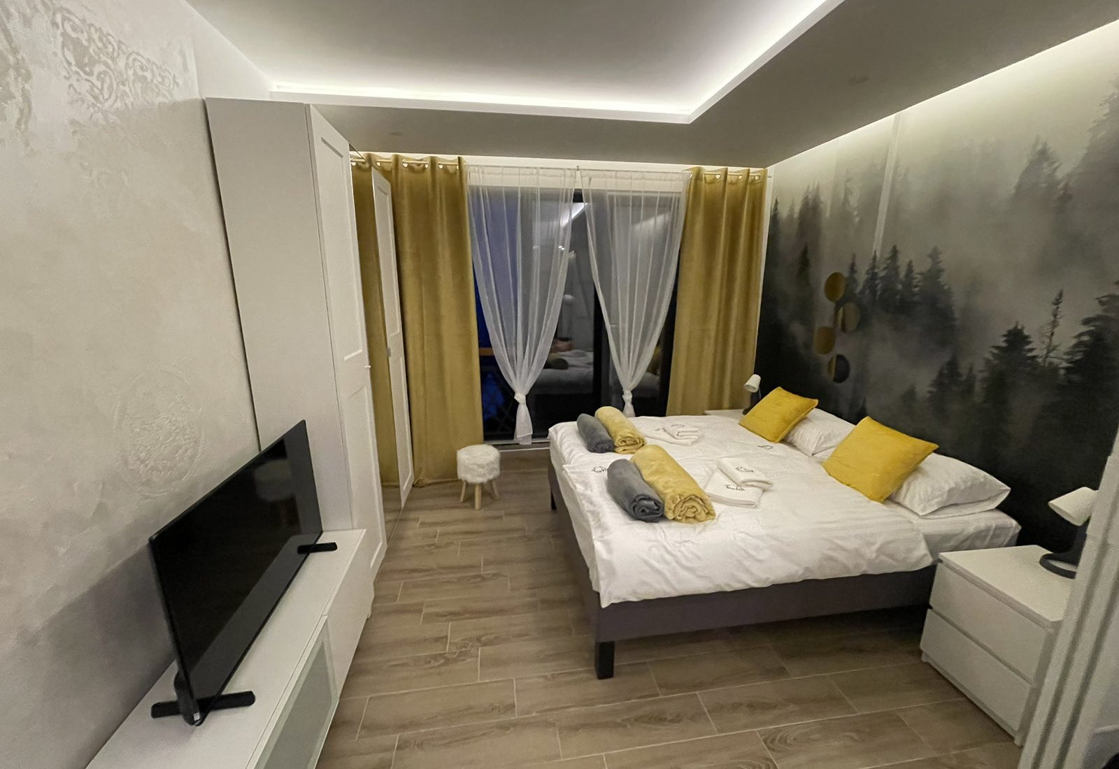 Bračni krevet u apartmanu Tontić Lux 53
