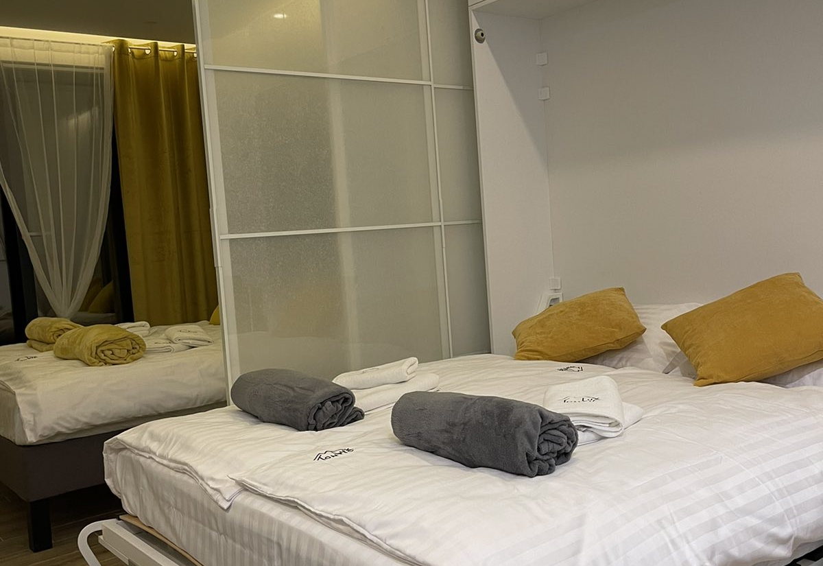 Bračni krevet u apartmanu Tontić Lux 54