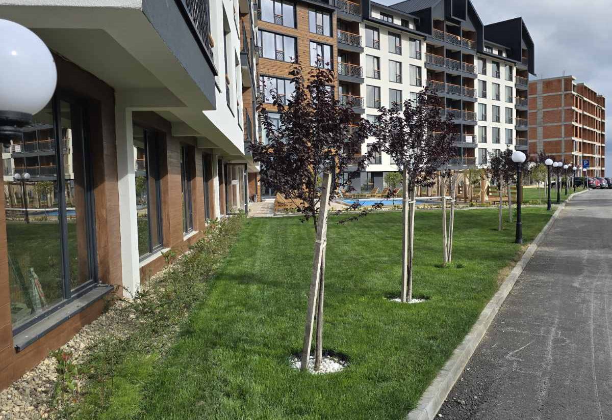 Prilaz i spoljni bazen Residence Hilla